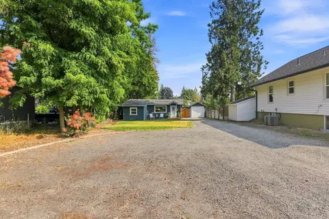Exterior - 907 E 30th Ave, Spokane, WA 99203 photo 11 of 13