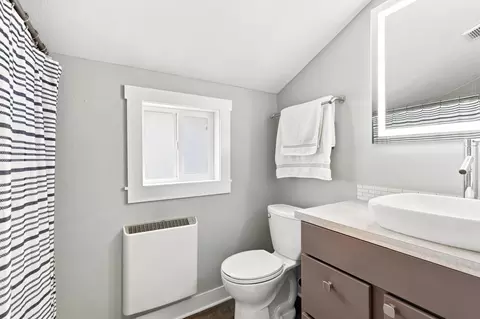 Bath - 907 E 30th Ave, Spokane, WA 99203 photo 1 of 1