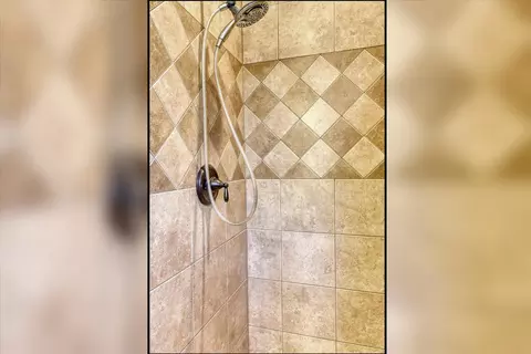 Bath - 14405 E 5th Ln, Spokane Valley, WA 99216 photo 2 of 4