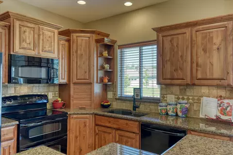 Kitchen - 14405 E 5th Ln, Spokane Valley, WA 99216 photo 1 of 5