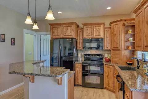 Kitchen - 14405 E 5th Ln, Spokane Valley, WA 99216 photo 3 of 5