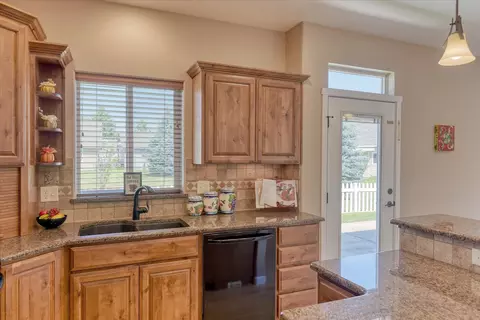 Kitchen - 14405 E 5th Ln, Spokane Valley, WA 99216 photo 4 of 5