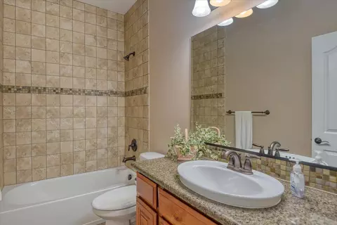 Bath - 14405 E 5th Ln, Spokane Valley, WA 99216 photo 3 of 4