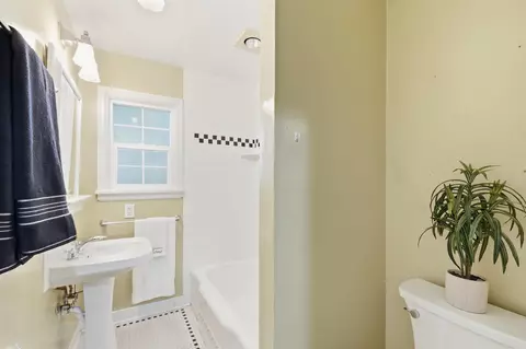 Bath - 1728 E 9th Ave, Spokane, WA 99202 photo 1 of 2