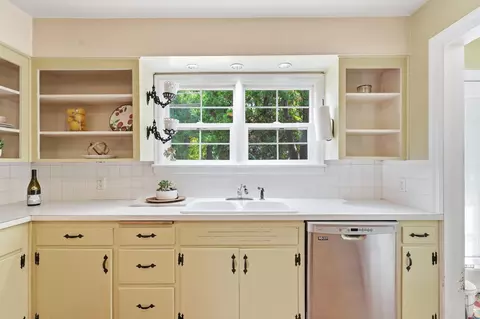 Kitchen - 1728 E 9th Ave, Spokane, WA 99202 photo 3 of 7