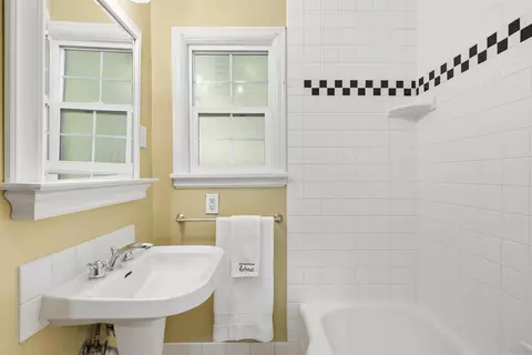 Bath - 1728 E 9th Ave, Spokane, WA 99202 photo 2 of 2