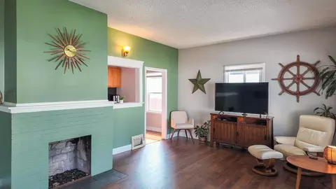 Living - 704 E 31st Ave, Spokane, WA 99203 photo 2 of 4