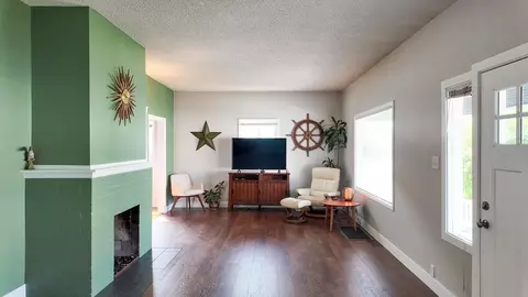 Living - 704 E 31st Ave, Spokane, WA 99203 photo 1 of 4