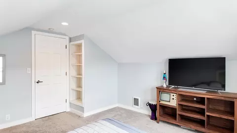 Bedroom - 704 E 31st Ave, Spokane, WA 99203 photo 9 of 10