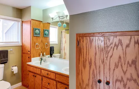 Bath - 704 E 31st Ave, Spokane, WA 99203 photo 1 of 3