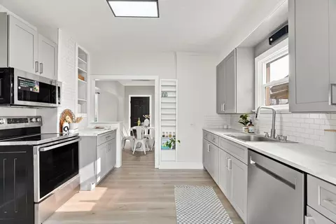 Kitchen - 2704 E Nora Ave, Spokane, WA 99207 photo 3 of 4