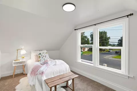 Bedroom - 2704 E Nora Ave, Spokane, WA 99207 photo 3 of 4
