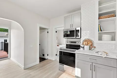 Kitchen - 2704 E Nora Ave, Spokane, WA 99207 photo 4 of 4