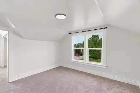 Bedroom - 2704 E Nora Ave, Spokane, WA 99207 photo 4 of 4