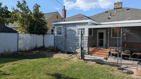 Exterior - 1108 E Wellesley Ave, Spokane, WA 99207 photo 6 of 8