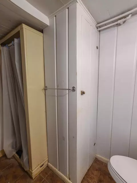 Bath - 1108 E Wellesley Ave, Spokane, WA 99207 photo 3 of 3