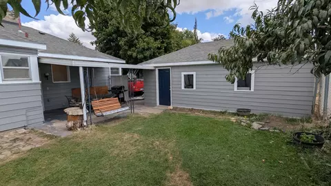 Exterior - 1108 E Wellesley Ave, Spokane, WA 99207 photo 3 of 8