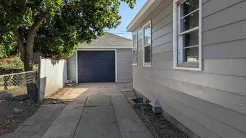 Exterior - 1108 E Wellesley Ave, Spokane, WA 99207 photo 7 of 8