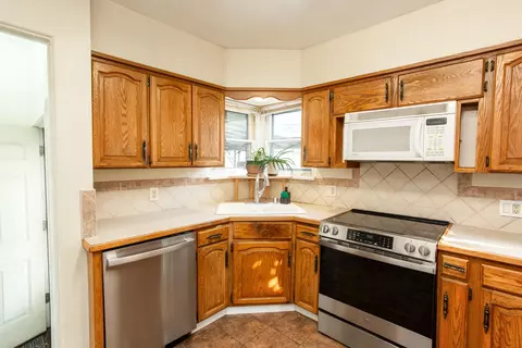 Kitchen - 1108 E Wellesley Ave, Spokane, WA 99207 photo 2 of 3