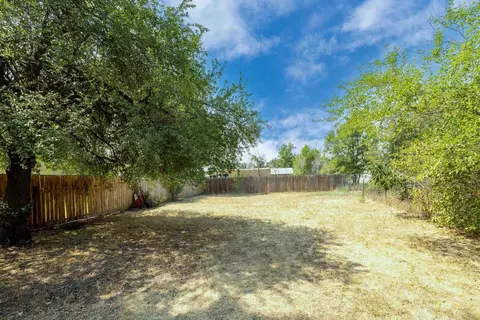 Exterior - 5923 N Regal St, Spokane, WA 99208 photo 6 of 7
