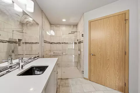 Bath - 625 E Canterbury Ln, Colbert, WA 99005 photo 2 of 3