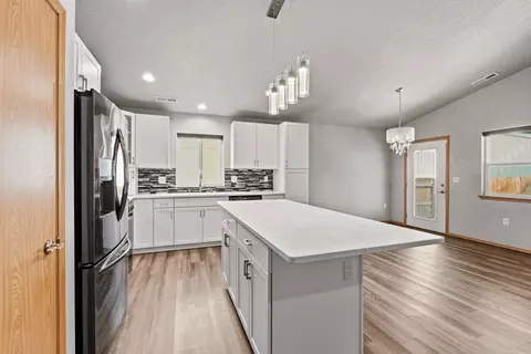Kitchen - 625 E Canterbury Ln, Colbert, WA 99005 photo 3 of 4
