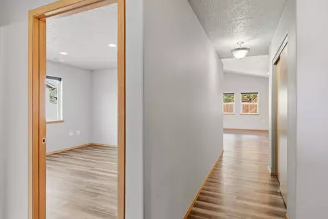 Entry Way - 625 E Canterbury Ln, Colbert, WA 99005 photo 3 of 5
