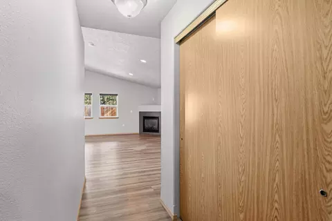 Entry Way - 625 E Canterbury Ln, Colbert, WA 99005 photo 2 of 5