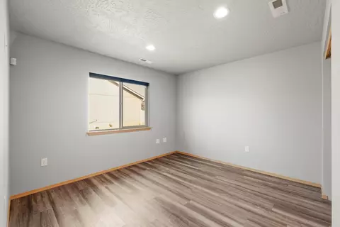 Bedroom - 625 E Canterbury Ln, Colbert, WA 99005 photo 2 of 3