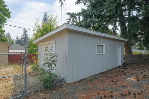 Exterior - 1428 E 40th Ave, Spokane, WA 99203 photo 6 of 7