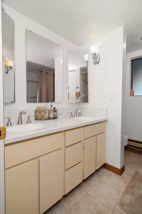 Bath - 10303 E Woolard Rd, Colbert, WA 99005 photo 1 of 3