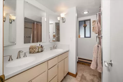 Bath - 10303 E Woolard Rd, Colbert, WA 99005 photo 2 of 3