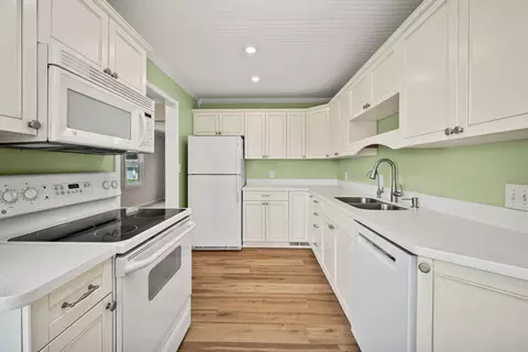 Kitchen - 1304 E 39th Ave, Spokane, WA 99203 photo 2 of 2