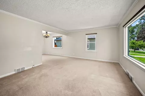 Living - 1304 E 39th Ave, Spokane, WA 99203 photo 4 of 6