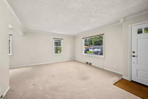 Living - 1304 E 39th Ave, Spokane, WA 99203 photo 1 of 6