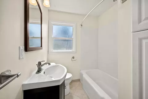 Bath - 1304 E 39th Ave, Spokane, WA 99203 photo 1 of 2