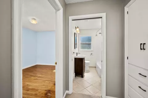 Entry Way - 1304 E 39th Ave, Spokane, WA 99203 photo 2 of 4
