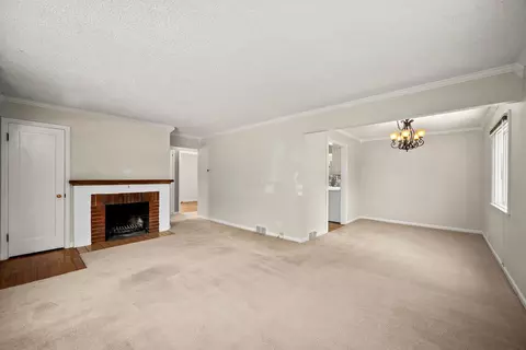 Living - 1304 E 39th Ave, Spokane, WA 99203 photo 3 of 6