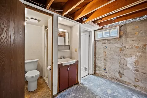 Bath - 1304 E 39th Ave, Spokane, WA 99203 photo 2 of 2