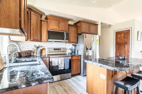 Kitchen - 9806 E Hoffman Ct, Spokane, WA 99206 photo 4 of 5