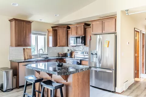 Kitchen - 9806 E Hoffman Ct, Spokane, WA 99206 photo 5 of 5