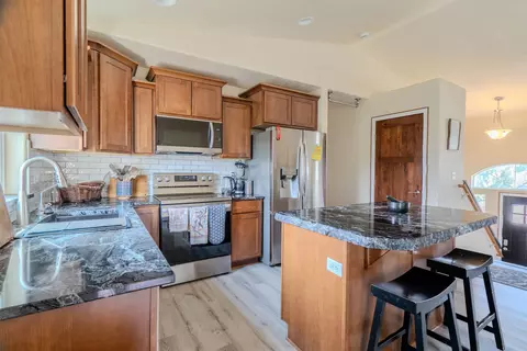 Kitchen - 9806 E Hoffman Ct, Spokane, WA 99206 photo 2 of 5