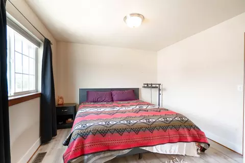 Bedroom - 9806 E Hoffman Ct, Spokane, WA 99206 photo 4 of 5