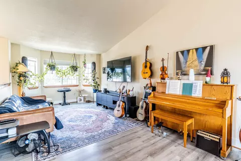 Living - 9806 E Hoffman Ct, Spokane, WA 99206 photo 1 of 1