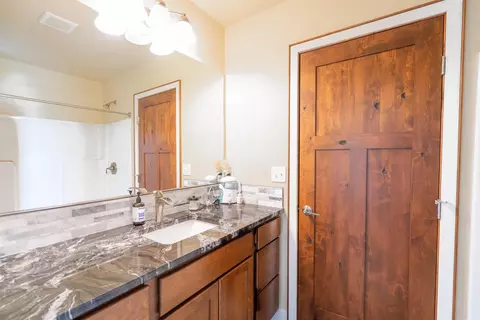 Bath - 9806 E Hoffman Ct, Spokane, WA 99206 photo 1 of 4