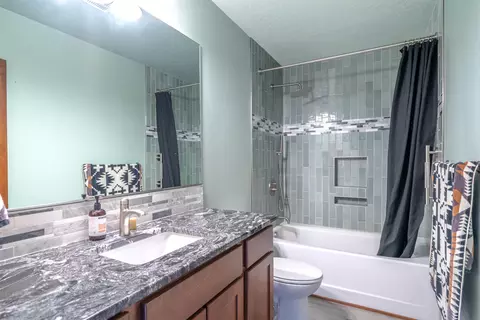Bath - 9806 E Hoffman Ct, Spokane, WA 99206 photo 4 of 4