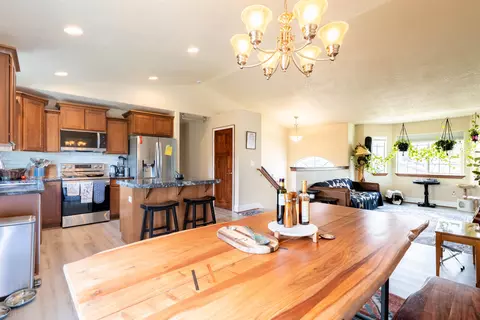 Dining - 9806 E Hoffman Ct, Spokane, WA 99206 photo 2 of 2