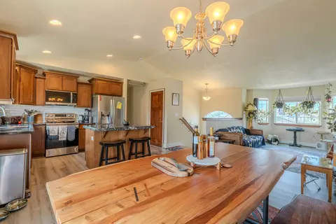 Dining - 9806 E Hoffman Ct, Spokane, WA 99206 photo 1 of 2