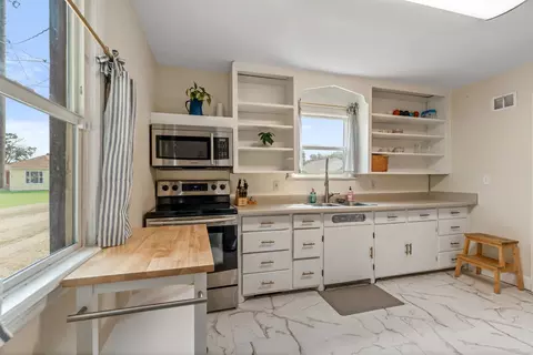 Kitchen - 10401 E Springfield Ave, Spokane, WA 99206 photo 3 of 3