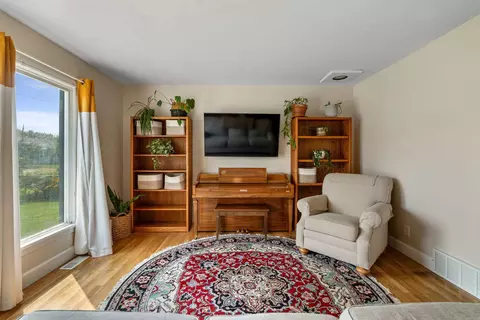 Living - 10401 E Springfield Ave, Spokane, WA 99206 photo 2 of 4
